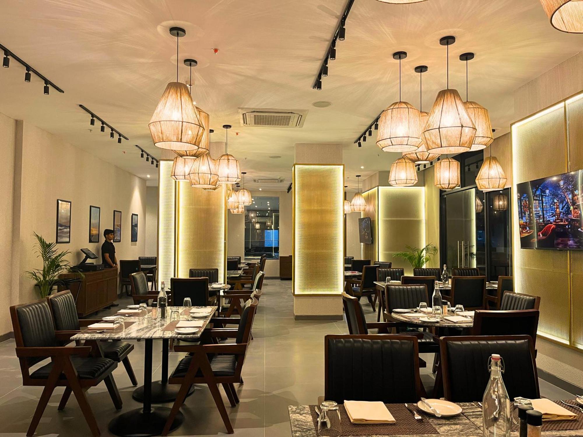Rhythm Gurugram Hotel & Suites, Sohna Road Gurgaon Exterior foto