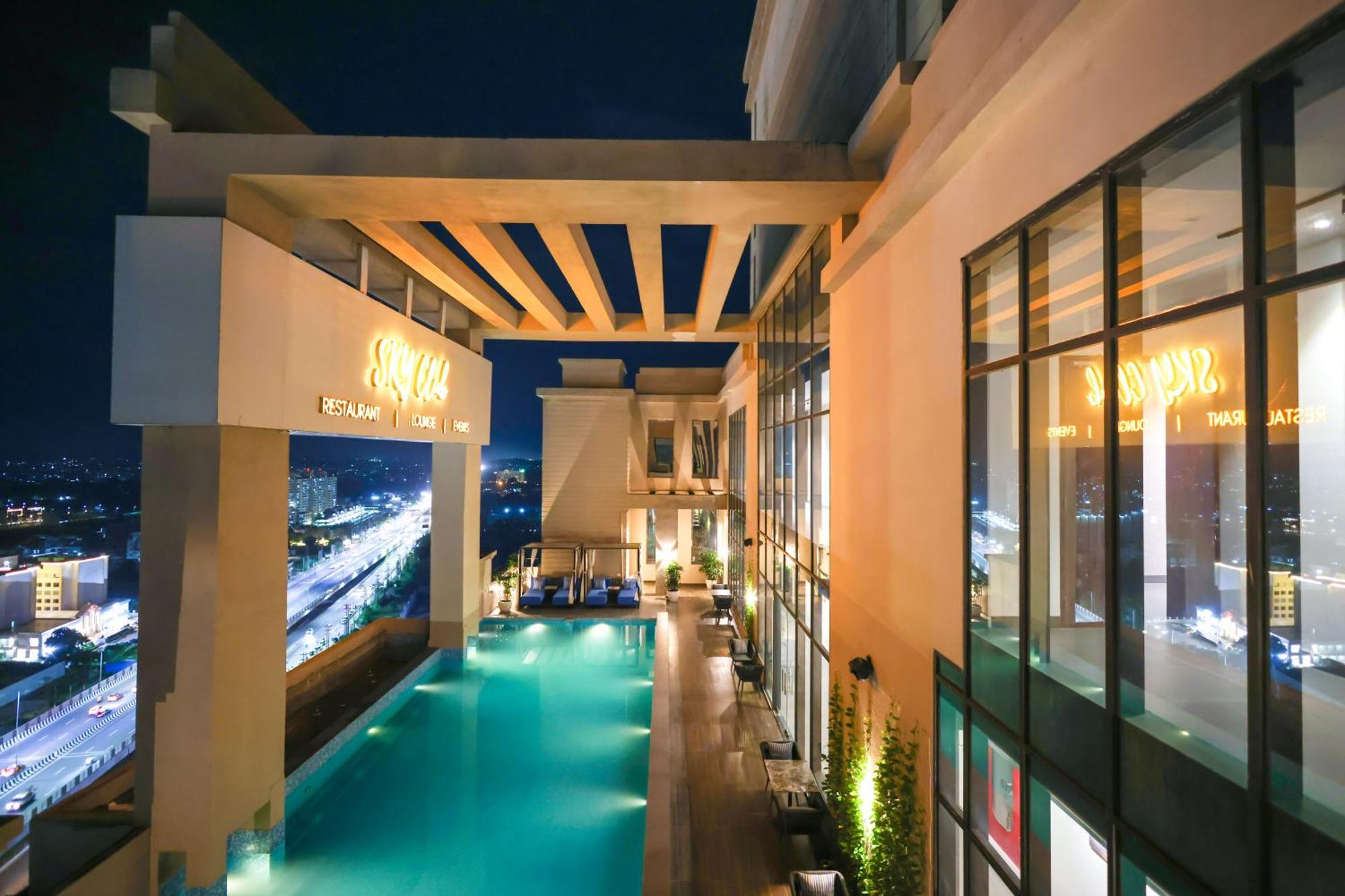 Rhythm Gurugram Hotel & Suites, Sohna Road Gurgaon Exterior foto