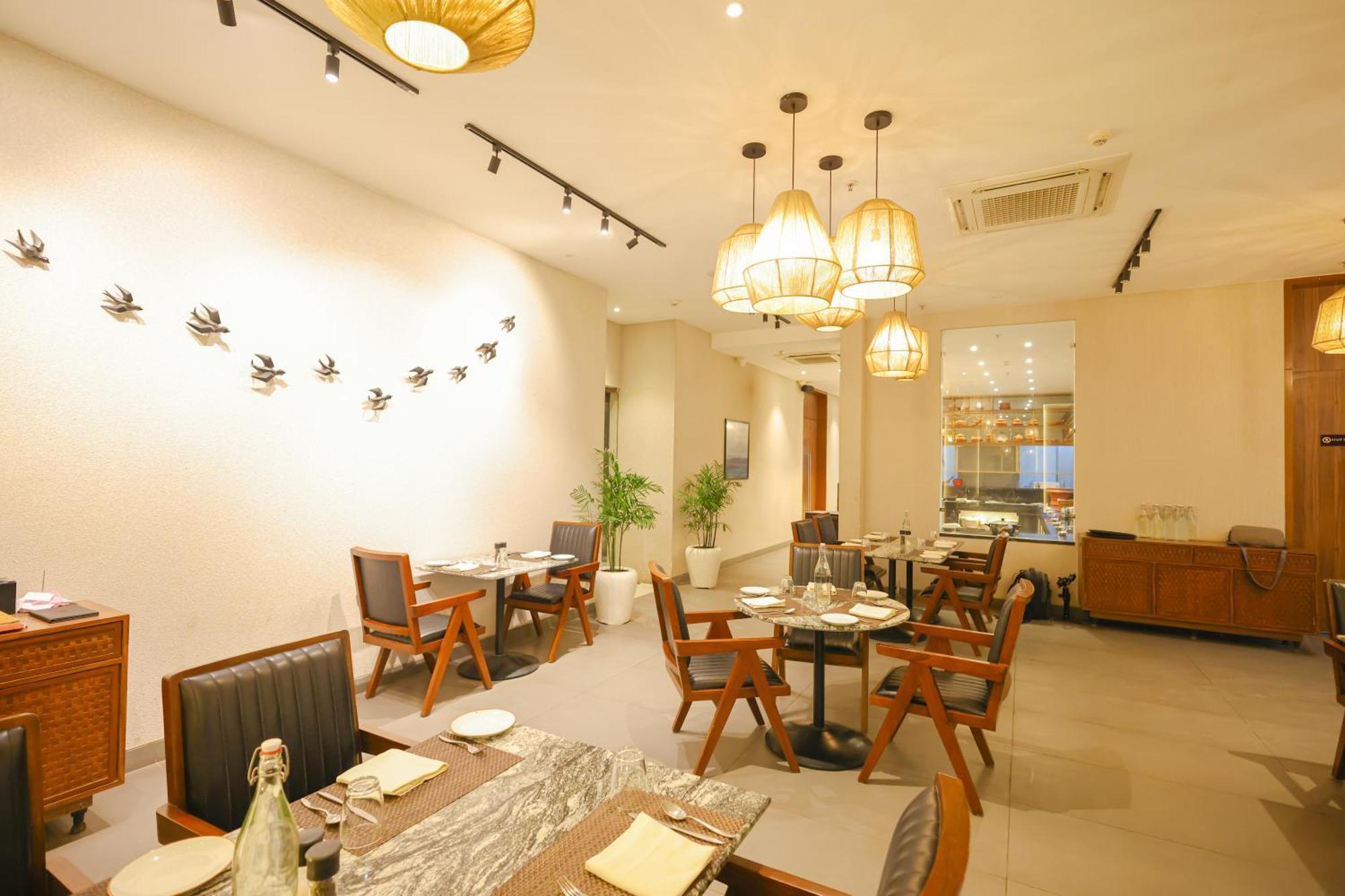 Rhythm Gurugram Hotel & Suites, Sohna Road Gurgaon Exterior foto