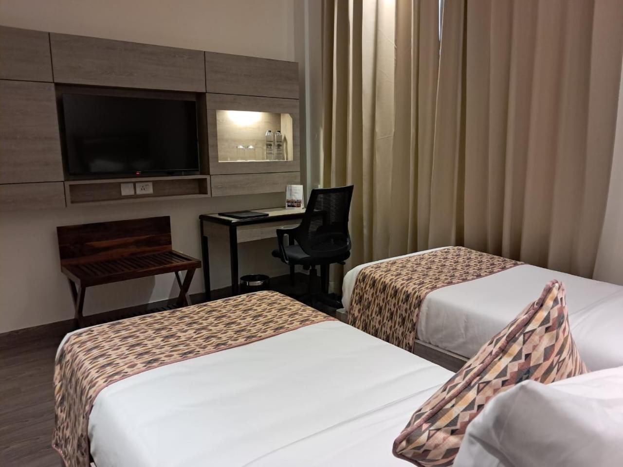 Rhythm Gurugram Hotel & Suites, Sohna Road Gurgaon Exterior foto